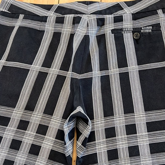 Burberry London 100% Cotton Black and White Nova Check Cropped Short Pants - Picture 8 of 11